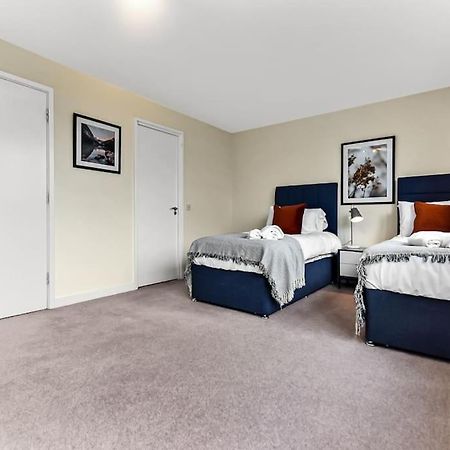 Large Group & Contractor Booking! Duplex W/Parking Milton Keynes Esterno foto