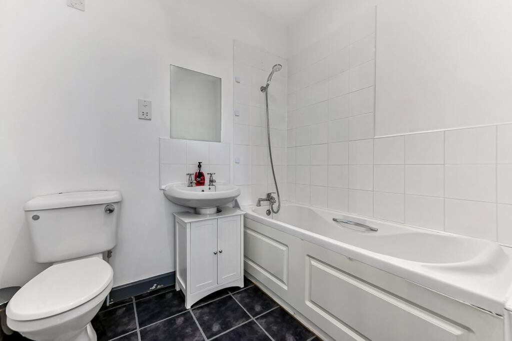 Large Group & Contractor Booking! Duplex W/Parking Milton Keynes Esterno foto