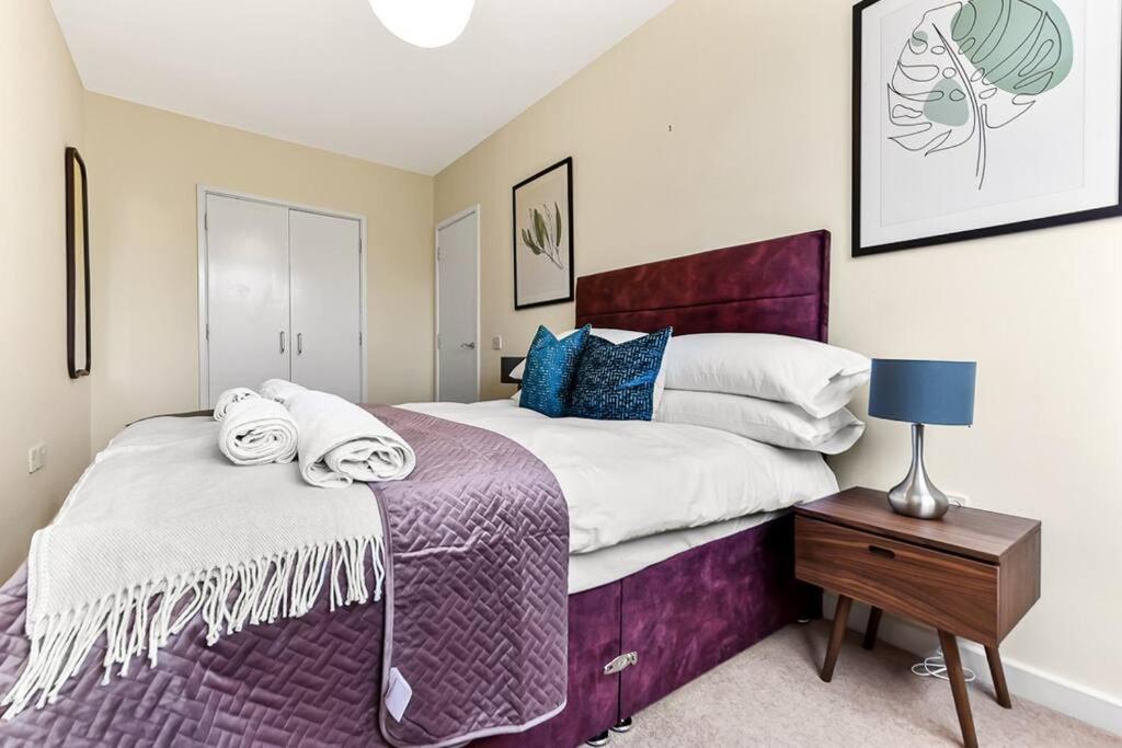 Large Group & Contractor Booking! Duplex W/Parking Milton Keynes Esterno foto