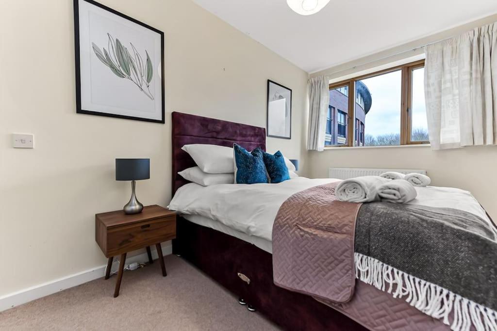Large Group & Contractor Booking! Duplex W/Parking Milton Keynes Esterno foto