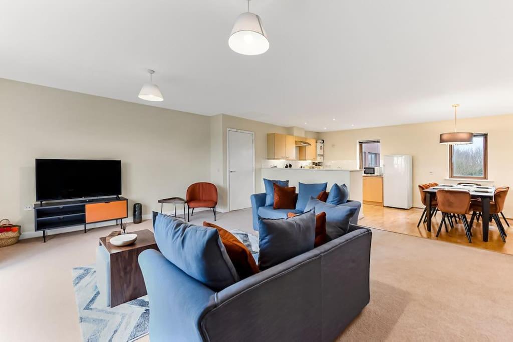 Large Group & Contractor Booking! Duplex W/Parking Milton Keynes Esterno foto