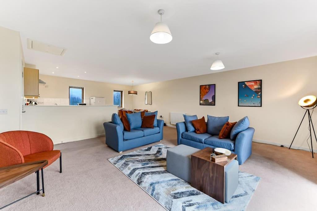 Large Group & Contractor Booking! Duplex W/Parking Milton Keynes Esterno foto
