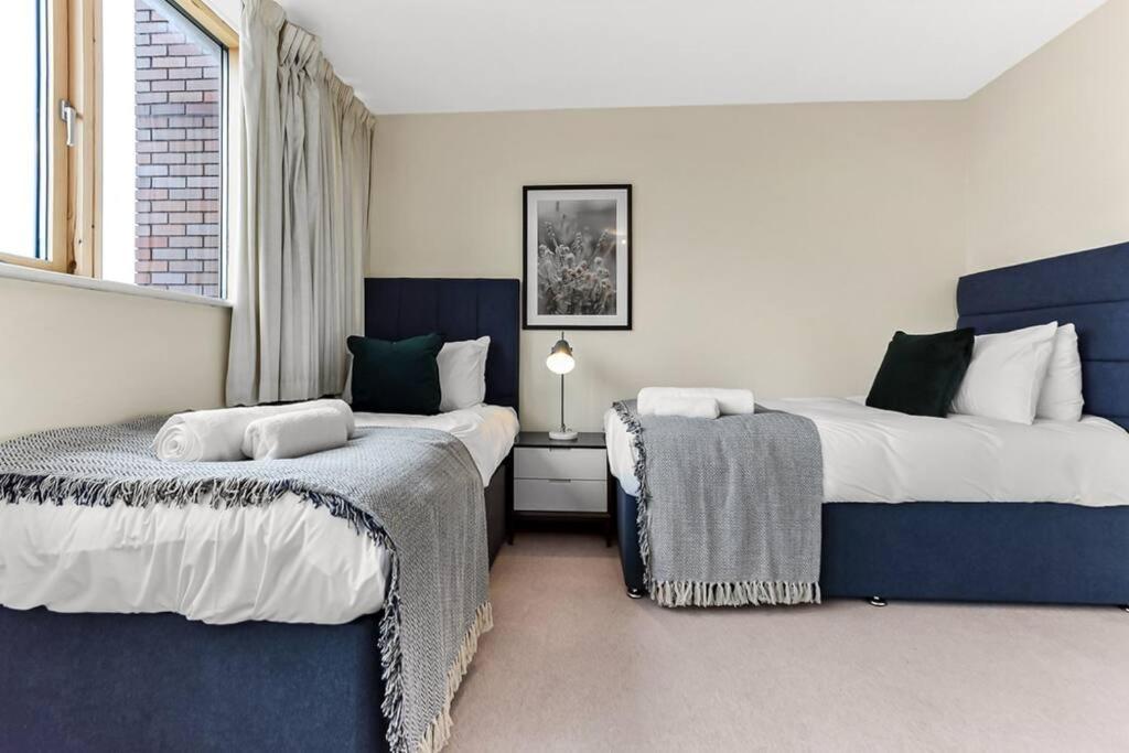 Large Group & Contractor Booking! Duplex W/Parking Milton Keynes Esterno foto